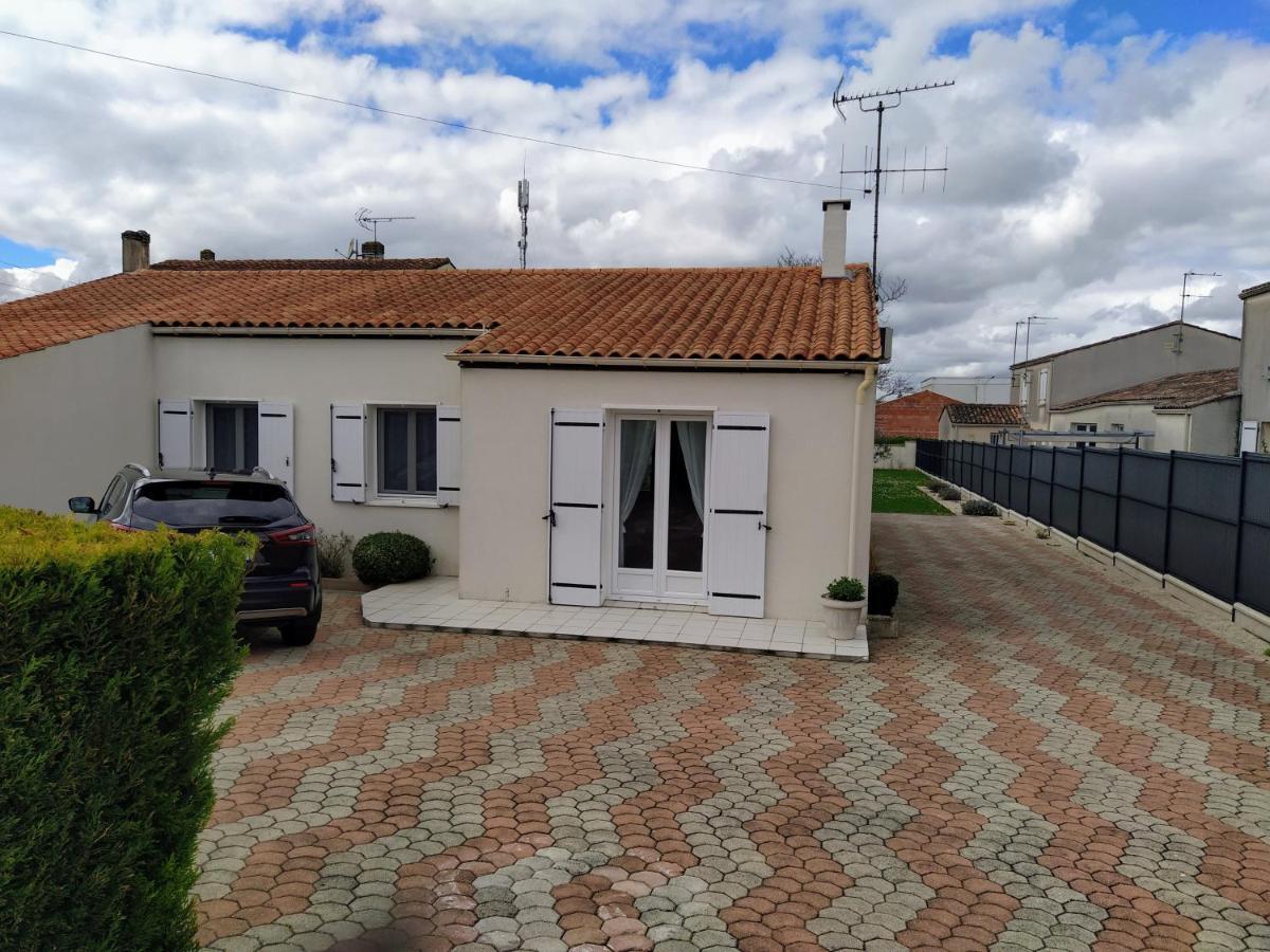 Maison Plain Pied Avec Jardin, Terrasse Et Veranda Cognac Luaran gambar